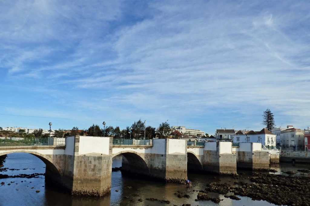 A photo of the Ponte Romana bridge in Tavira